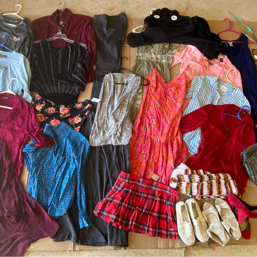 Lot of women’s clothing- banana republic, cache, hollister, some NWT